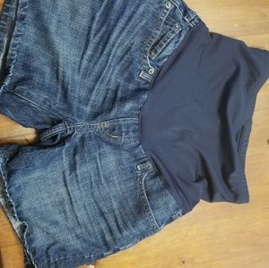 Gap maternity shorts